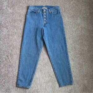 Levi’s Women’s High Waisted Mom Jeans With A Button Fly 100% Cotton Size 29